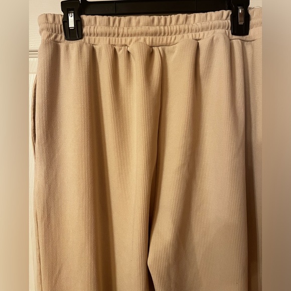 Women’s Like New Charlotte Russe Jogger Sweatpants in Tan - Picture 6 of 6